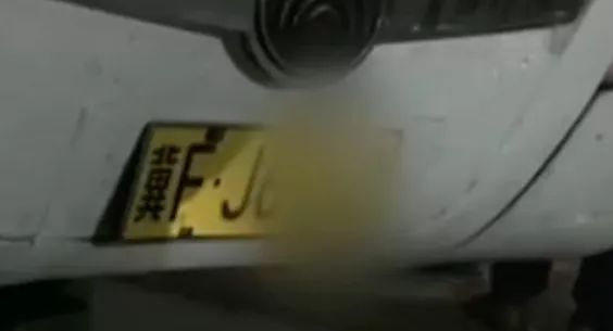 偷拍长途客车司机宰客：天价收费背后是一条产业链