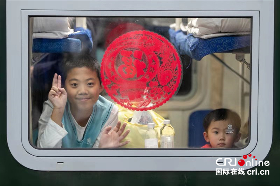 我国正式进入“春运时间”(组图)