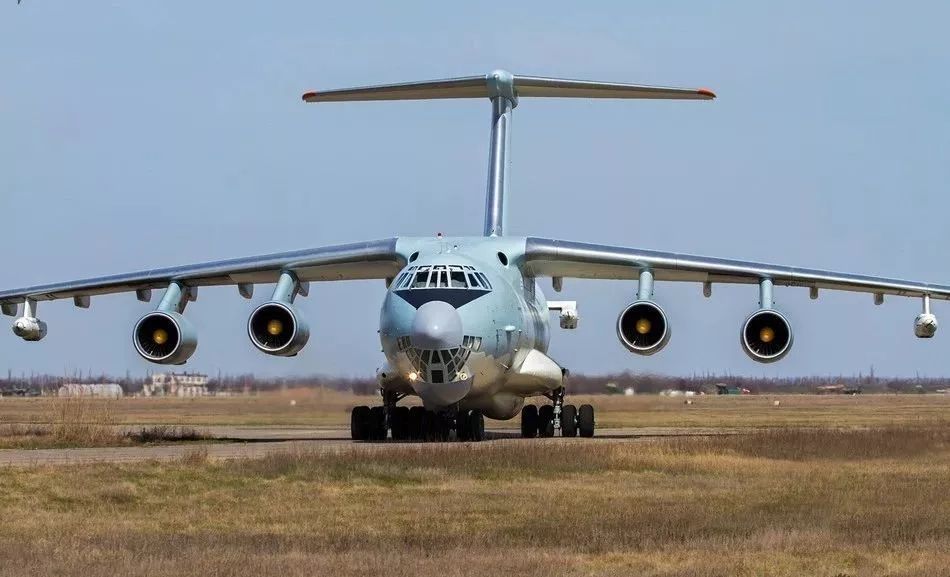 8架伊尔-76MD飞向武汉，我们自己的运-20在哪里