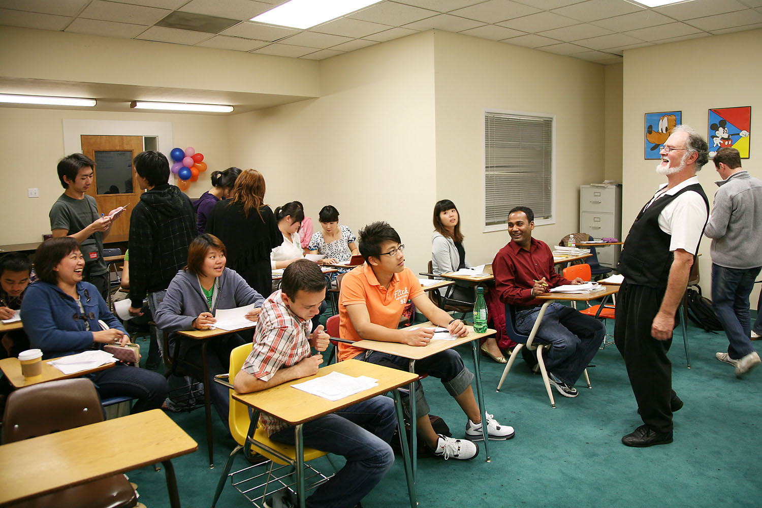 图为美国英文学院(aae)课堂 愿你也像李同学,贺同学那样,及时找到适合