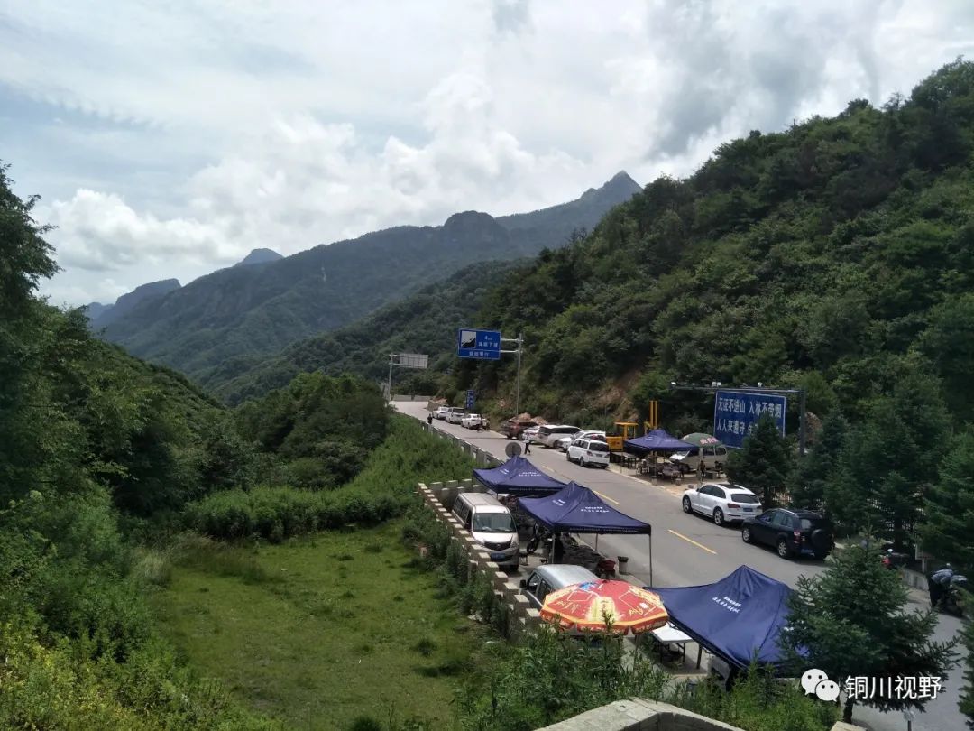 陕西秦岭分水岭7月末的景色