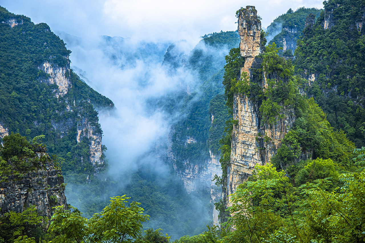 去襄阳花园保康九路寨,探寻暗河黄龙洞,高山露营观星空看日出