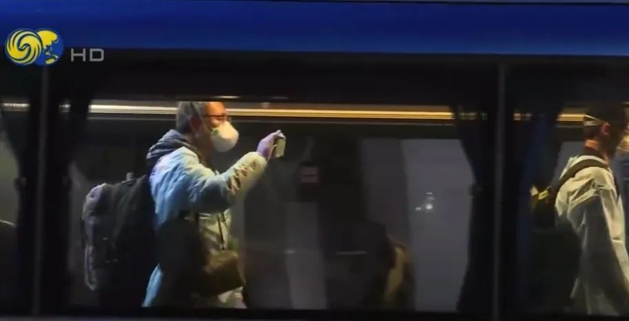 逆行四十日，香港摄记的武汉故事