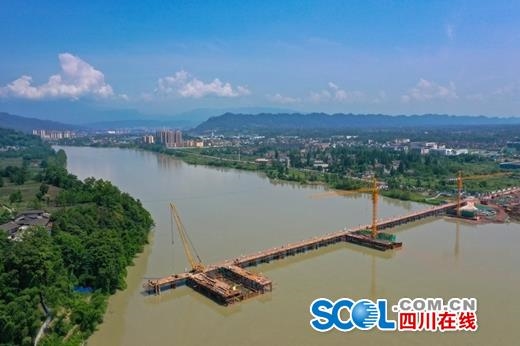 雨城区:草坝青衣江大桥建设忙