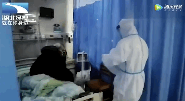 进入武汉，中国记者冒死记录珍贵画面