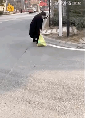 疫情时期开工营业：店老板的智慧真绝了