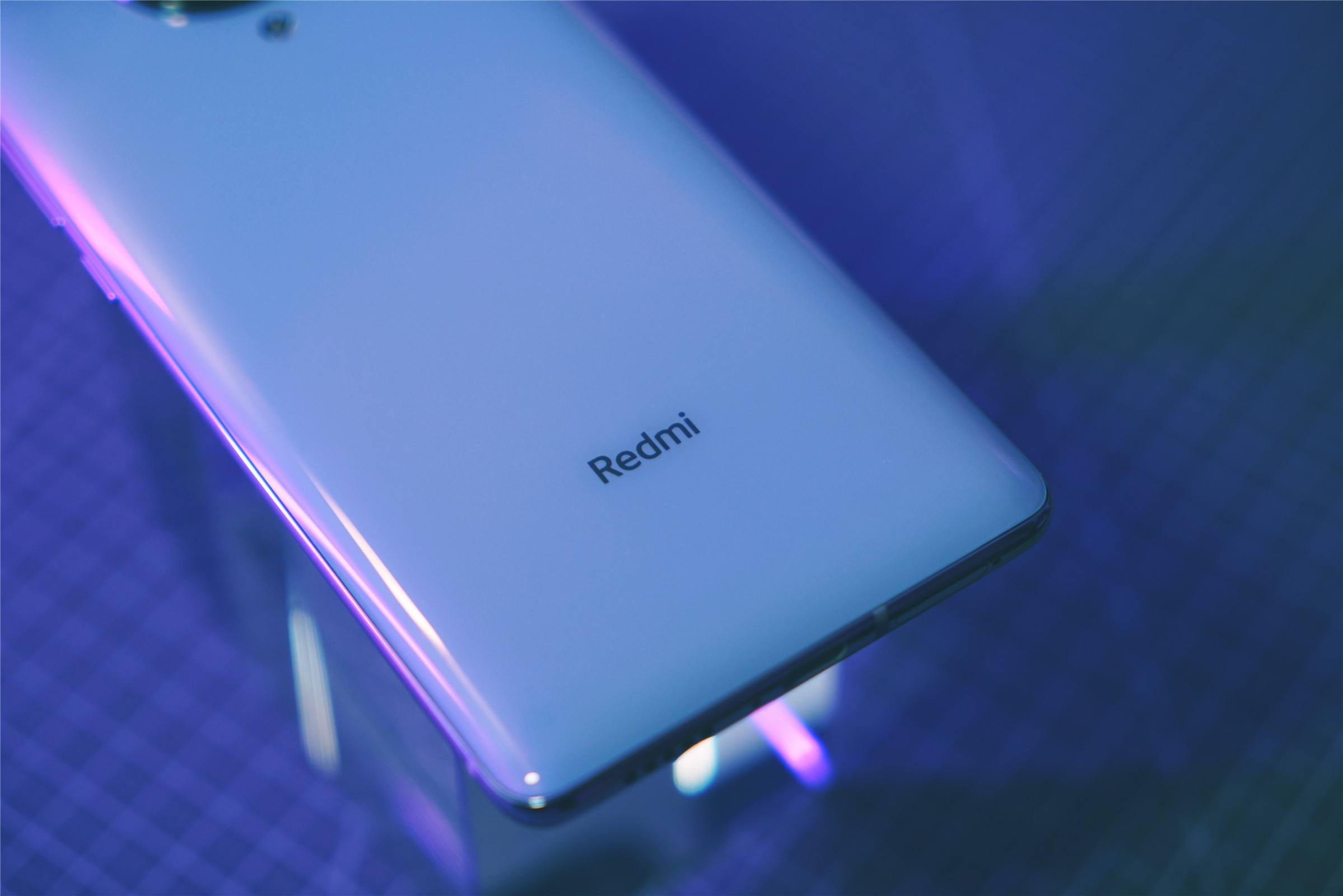 redmi k30至尊纪念版:看似致敬元年,实则卢伟冰杀手锏