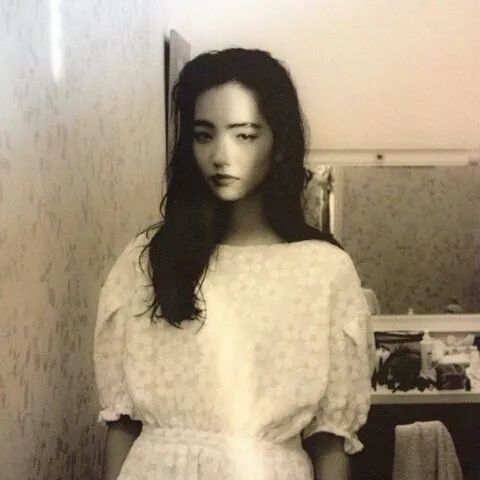 不再是权志龙绯闻女友的小松菜奈,这次和日本最红的鲜肉影帝在一起了