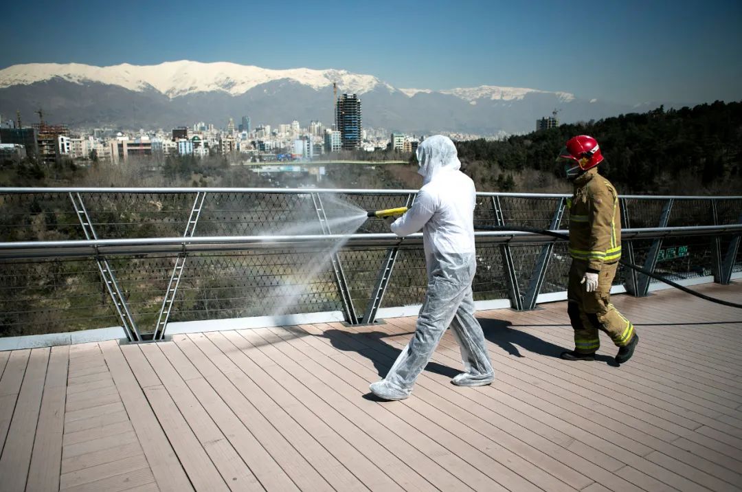 重灾区韩国,现在成了学习榜样