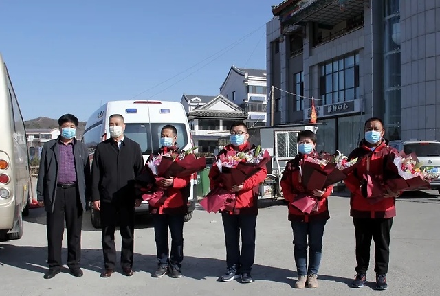 欢迎归来上午7时,由县卫生健康局党组书记,局长闫继田同志带队驱车