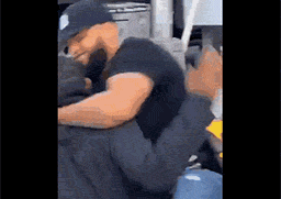 严查社交隔离，纽约警察暴力执法