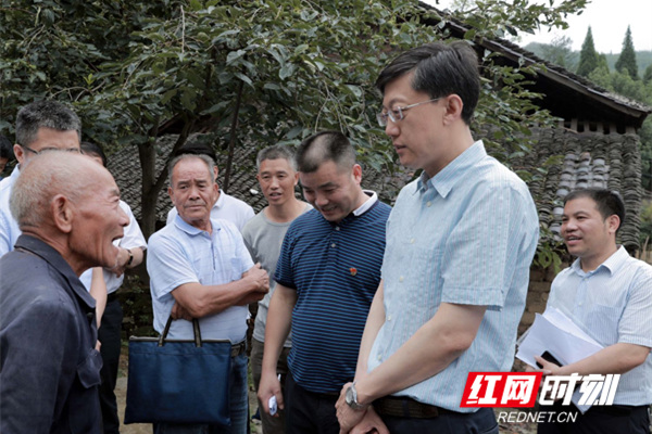 刘非等20余名娄底市级领导到新化"参战"脱贫攻坚