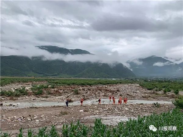 点击查看现场视频↓↓6月28日一大早,各方力量汇聚冕宁县彝海镇大马