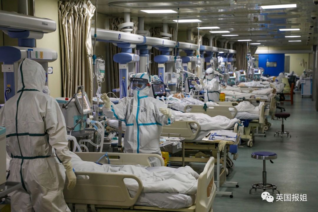 国外医护被歧视吐口水,退休后仍赴死,抗疫一线哪有岁月静好