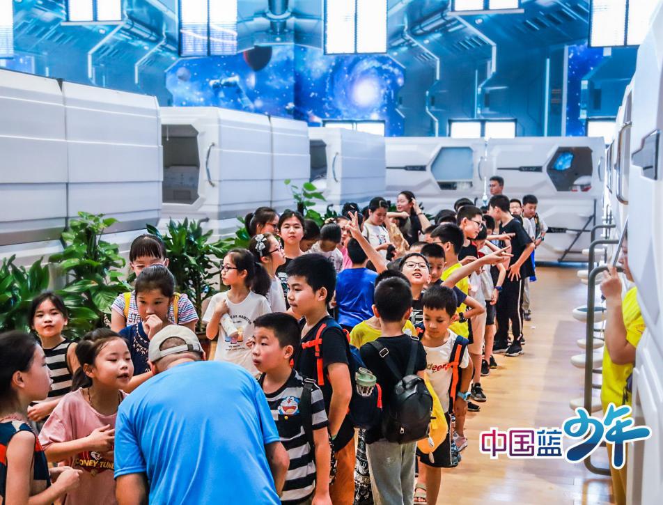 太空舱是中国海影城为研学孩子们提供的极富想象力的住宿空间.