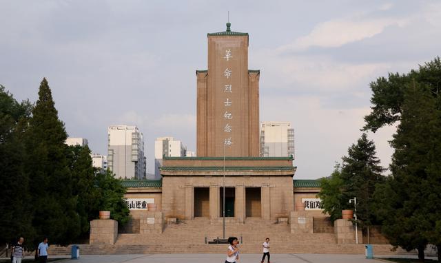 主要建筑有革命烈士纪念塔,察哈尔革命烈士纪念馆,纪念广场,牌坊,喷