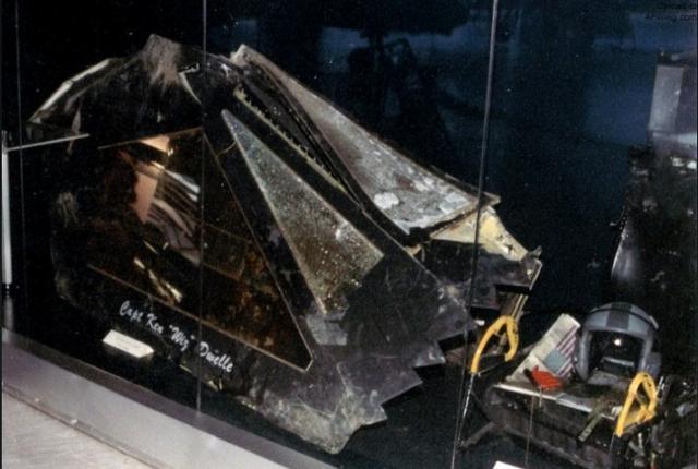 (南联盟缴获的f117残骸在博物馆)