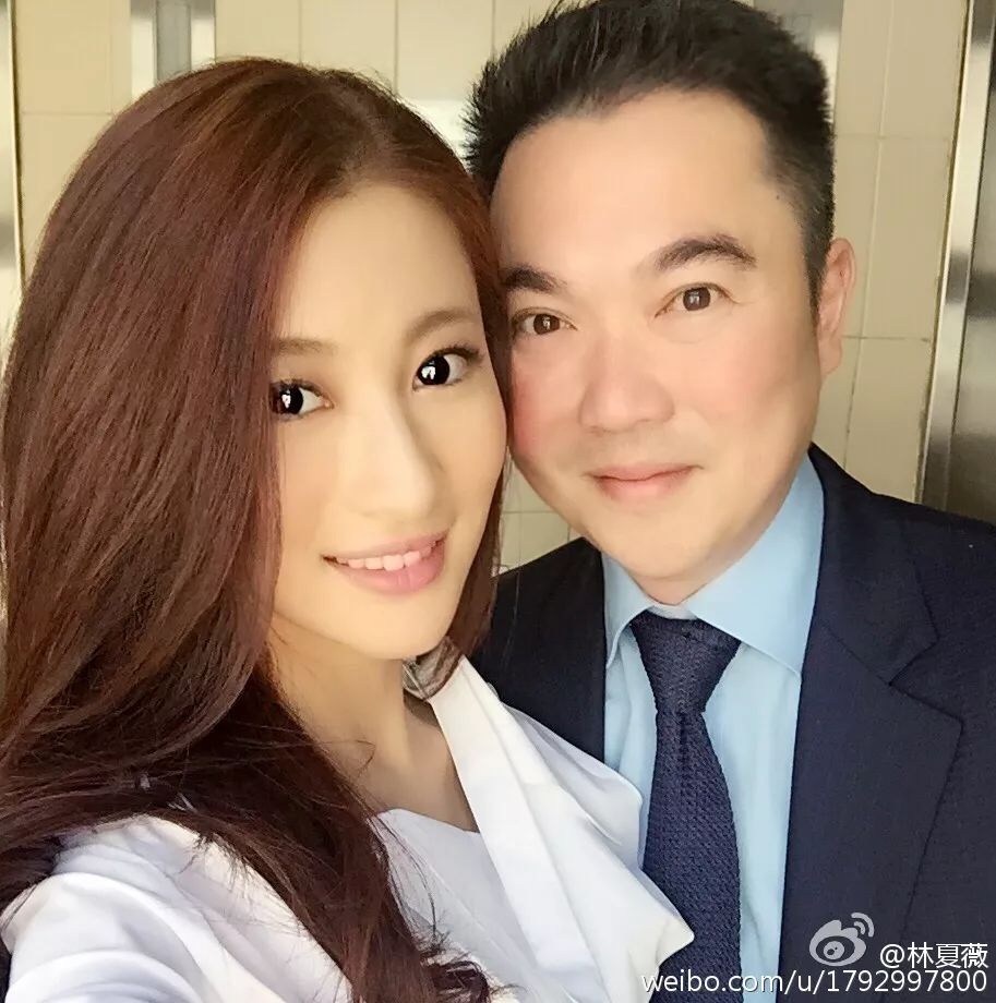 她的老公  莫赞生 ,据公开资料显示,毕业于美国俄亥俄州立大学土木