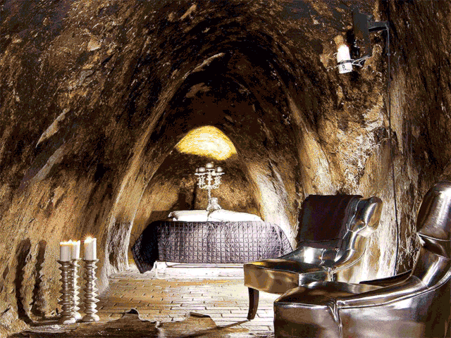 富豪的"末日避难所",二战地堡改豪宅,世界最深的洞穴酒店…「地下空间