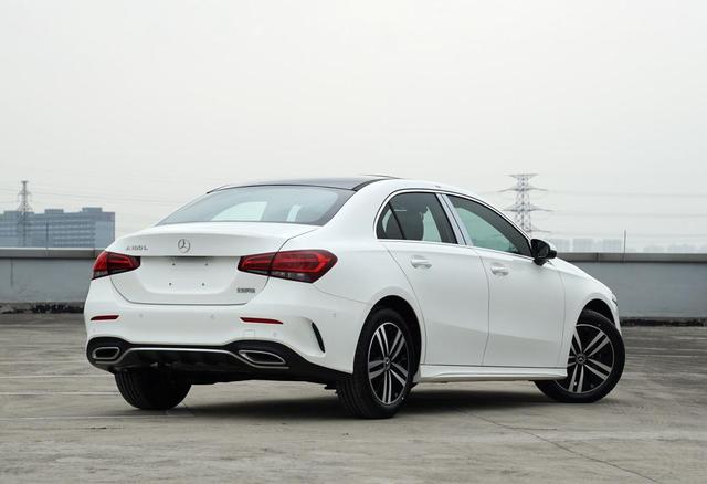 20万左右入门豪华轿车,奔驰a级,宝马1系,奥迪a3,你选谁
