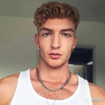 华裔爆款设计师疑似性骚扰多名男模摸下体捏胸是日常操作