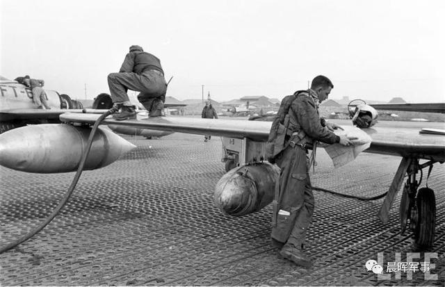 朝鲜战争中美军的运输机 1951年,在韩国水原空军基地的美国空军f-80