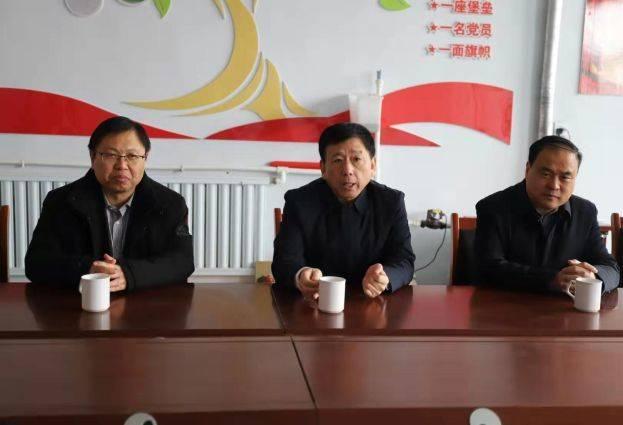 滨州市政府秘书长王进东一行看望服务队队员并调研乡村振兴工作