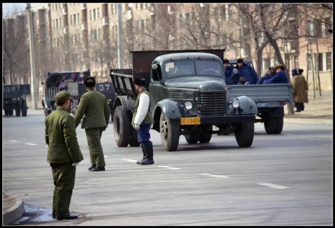 1972年北京街头的车__凤凰网