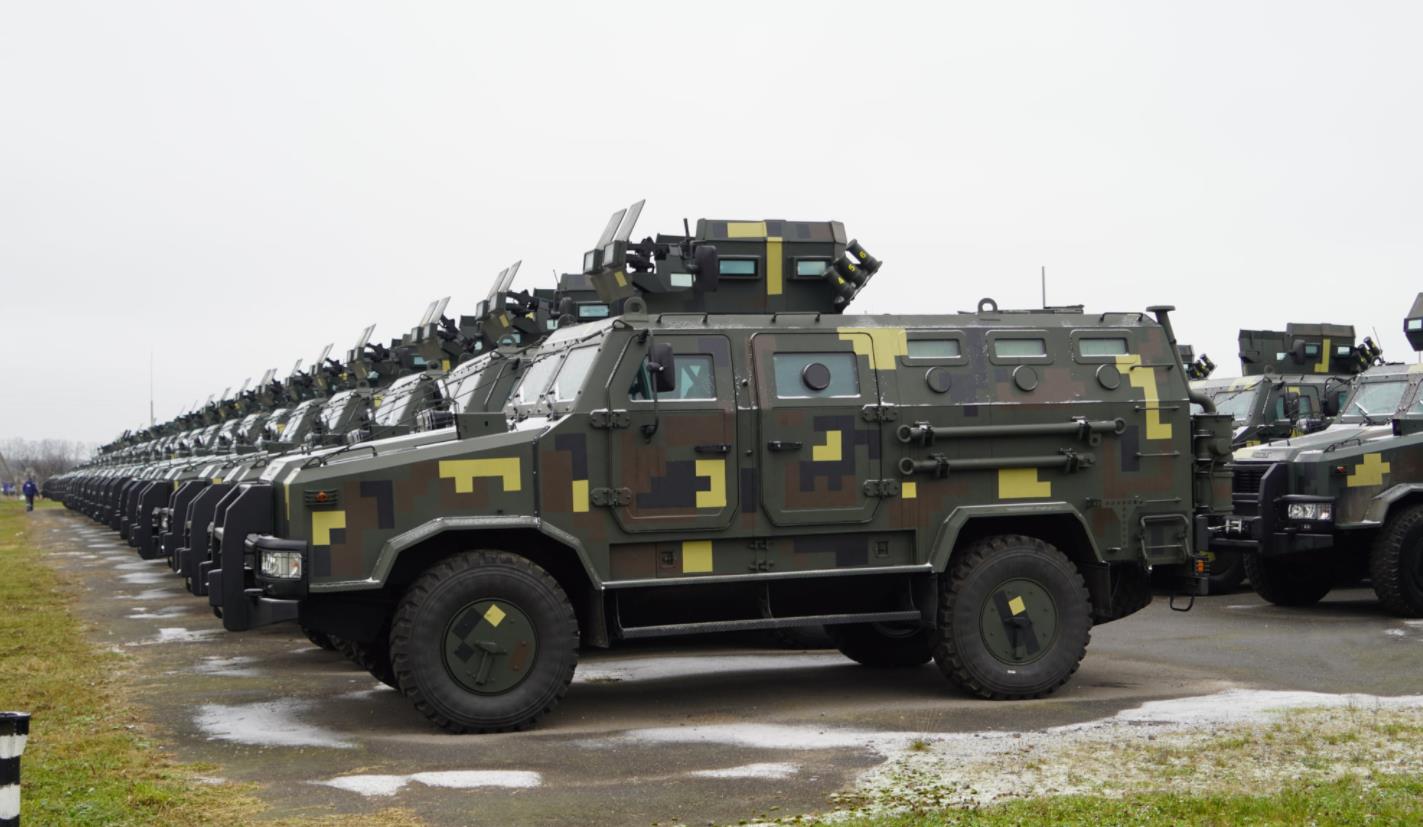 乌克兰陆军接收40辆kozak-2轻型装甲车并列装