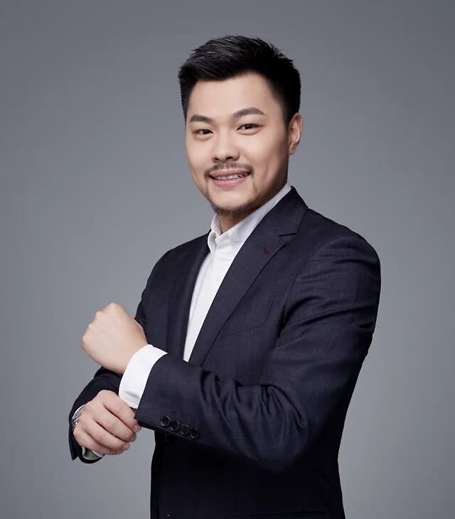 rr人物对话盖克从职场精英到绅士车手自如人生当似威尔法双擎无畏无惧