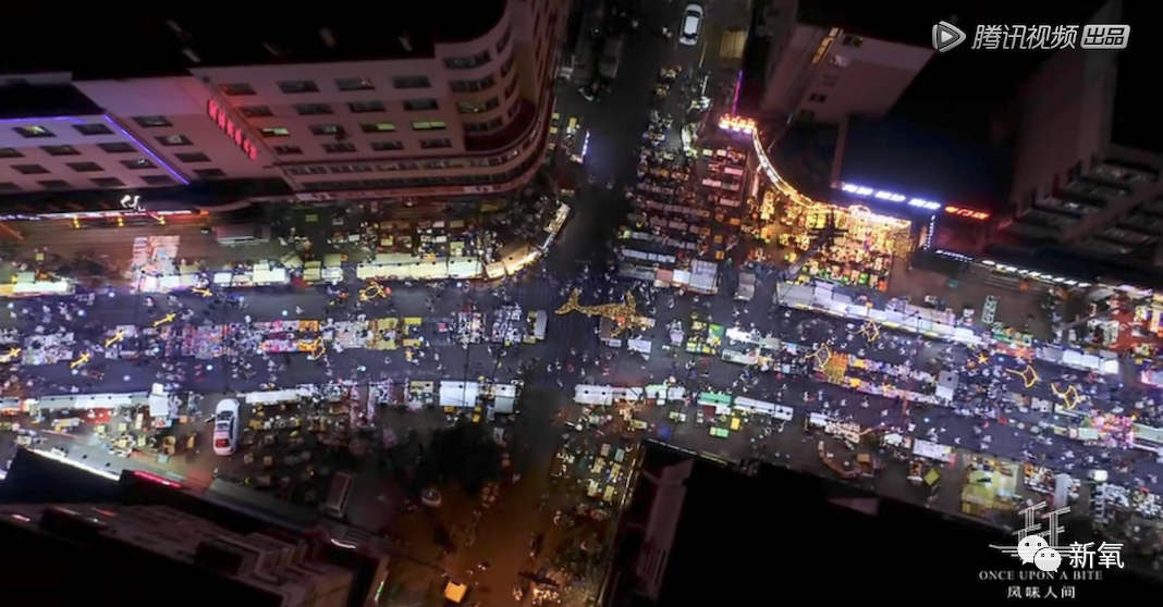 那些开着豪车摆摊的网红们，先憋忙着直播了…