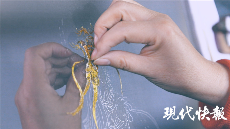 今年61岁的孙燕云,是江苏省级非遗项目常州乱针绣传承人.