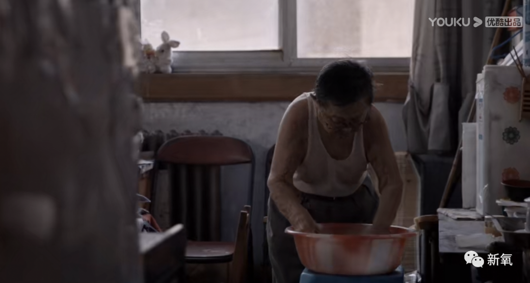 那些开着豪车摆摊的网红们,先憋忙着直播了…