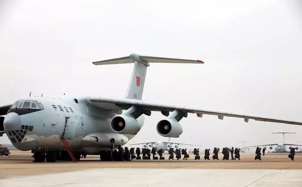 8架伊尔-76MD飞向武汉，我们自己的运-20在哪里