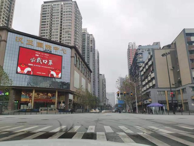 我们的记者在武汉，拍下一座空城