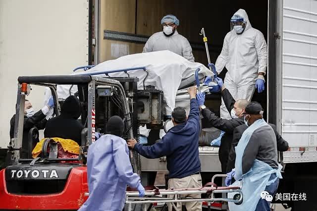 纽约路人报案称闻到恶臭 警方发现搬家卡车藏满因疫情