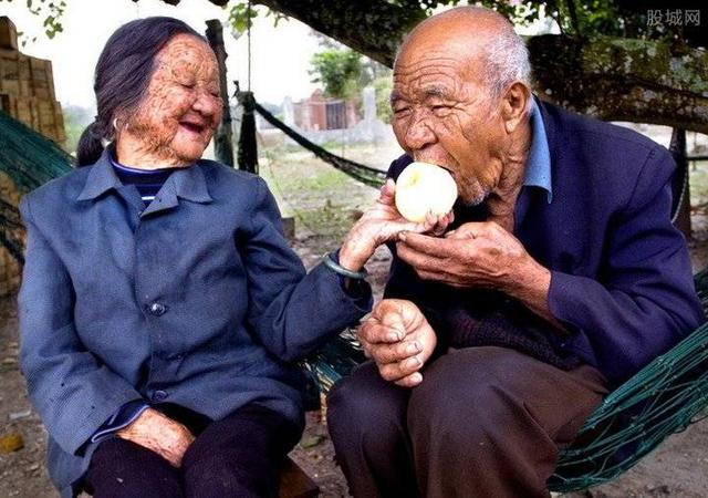 中国长寿老人为何多在农村,这几点因素很重要