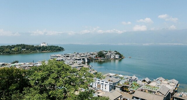 太阳宫,月亮宫而闻名,后来建立起非常多的著名客栈,不过由于洱海治理