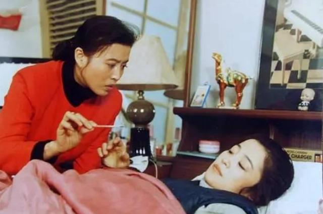 坎坷丁嘉丽:2次离婚,4次堕胎,恋小11岁孙红雷无果,今吃斋念佛