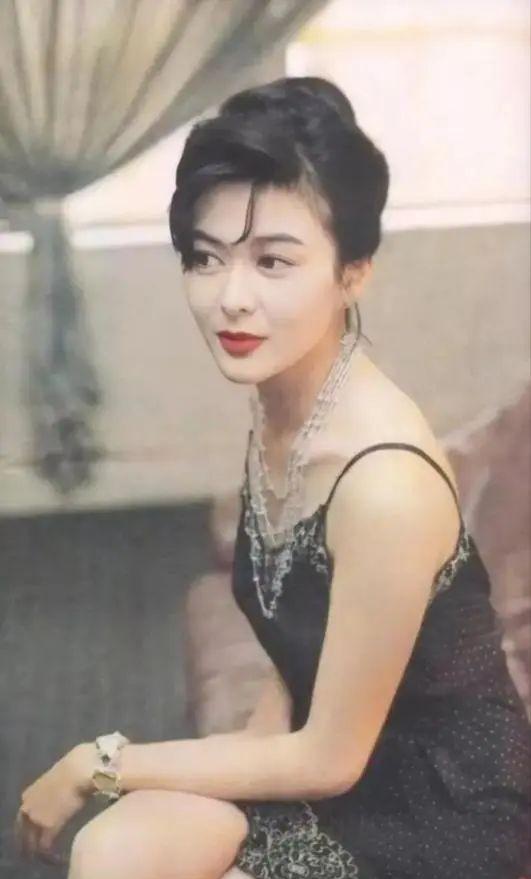 关之琳年轻时候有多美?钟丽缇获选美冠军,却被同台的关之琳秒杀