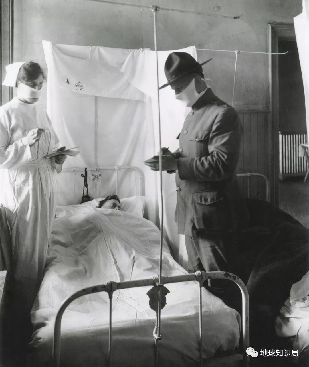 百年来最凶猛传染病，如何从天灾变成人祸？