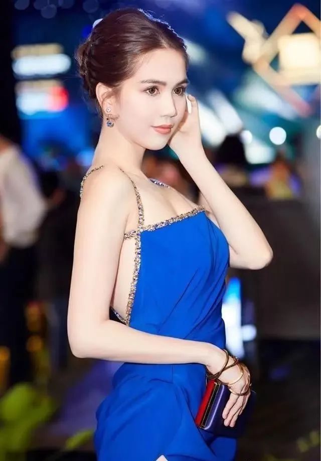 肉都长到了该长的地方,这优秀的腰臀比