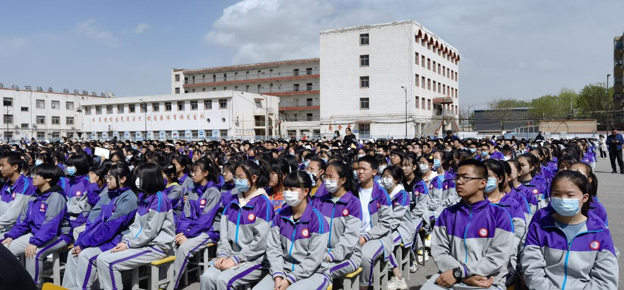 太爱了! 3500名师生同唱古诗词 刘尊走进涿州实验中学