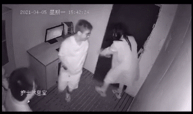 男友在我面前拉着另一个男生跑了?