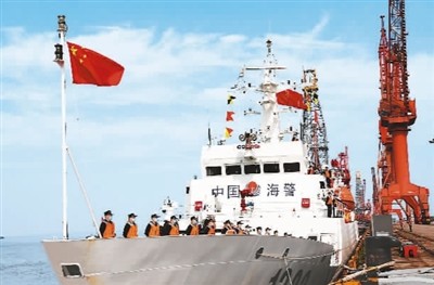 7月30日,由中国海警局"衢山舰"与"海门舰"组成的舰船编队从上海起航