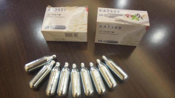 律师谈女生寝室查获两箱笑气不是毒品属危险化学品