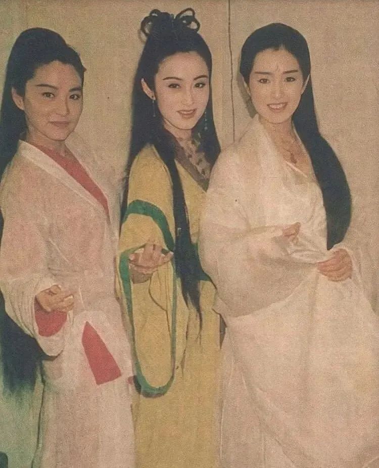 由左到右:林青霞,张敏,巩俐