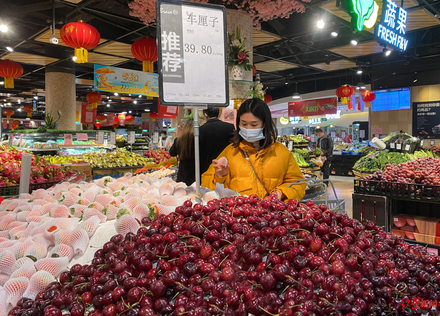 车厘子价格腰斩?批发商:降价大约两三成,"这才是正常价位"