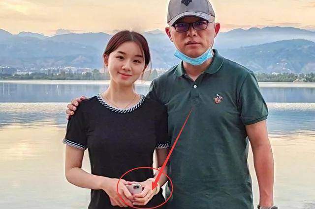 只要孟非晒女儿照片,就会炸出一堆cp粉过来"催婚",催的正是孟非女儿