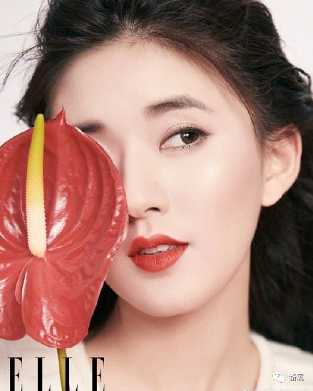 被毛戈平化完的赵露思氧气感全无魅惑值满格